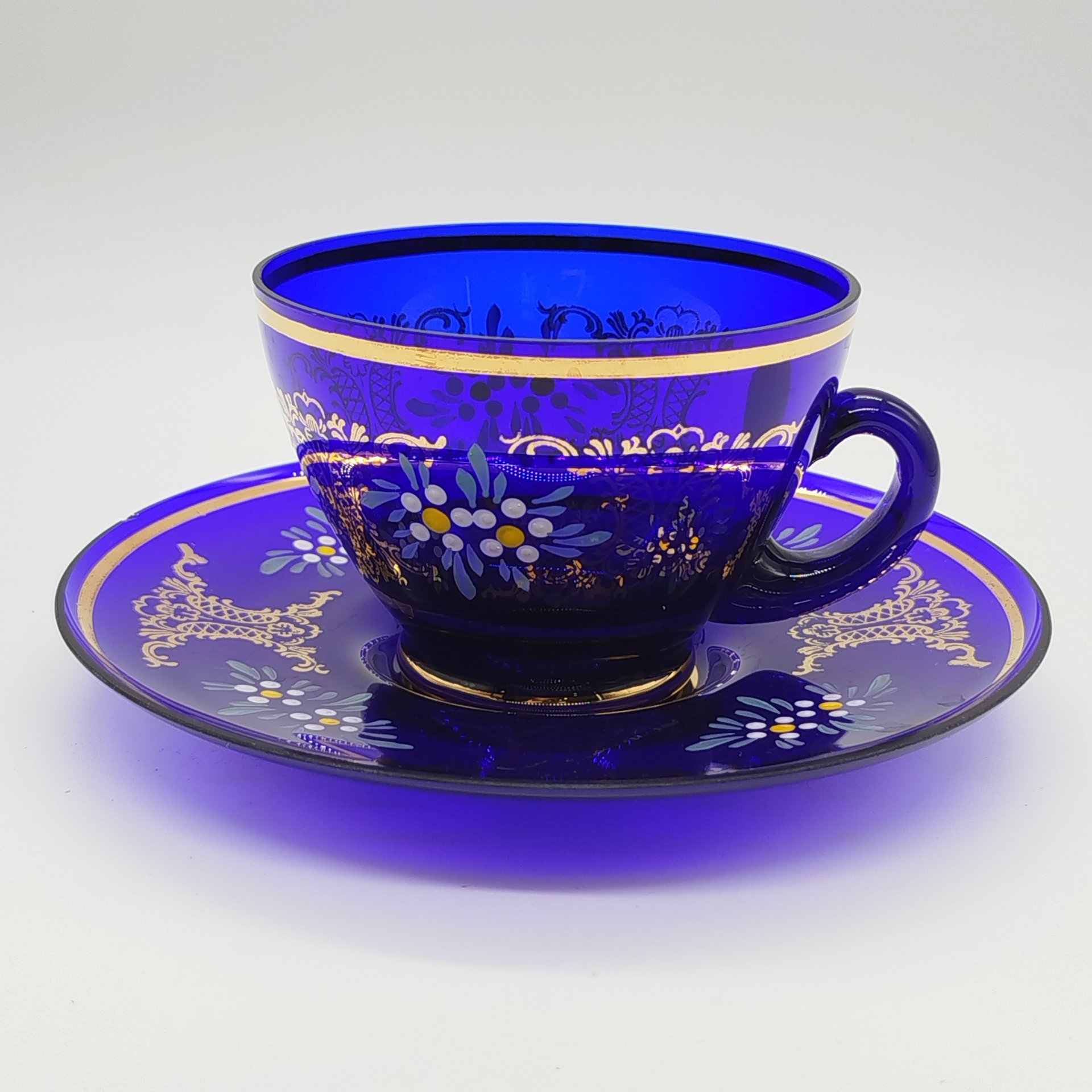 Чайная пара синего оттенка, украшенная растительным декором, Bohemia Crystal (Bohemia Glass)