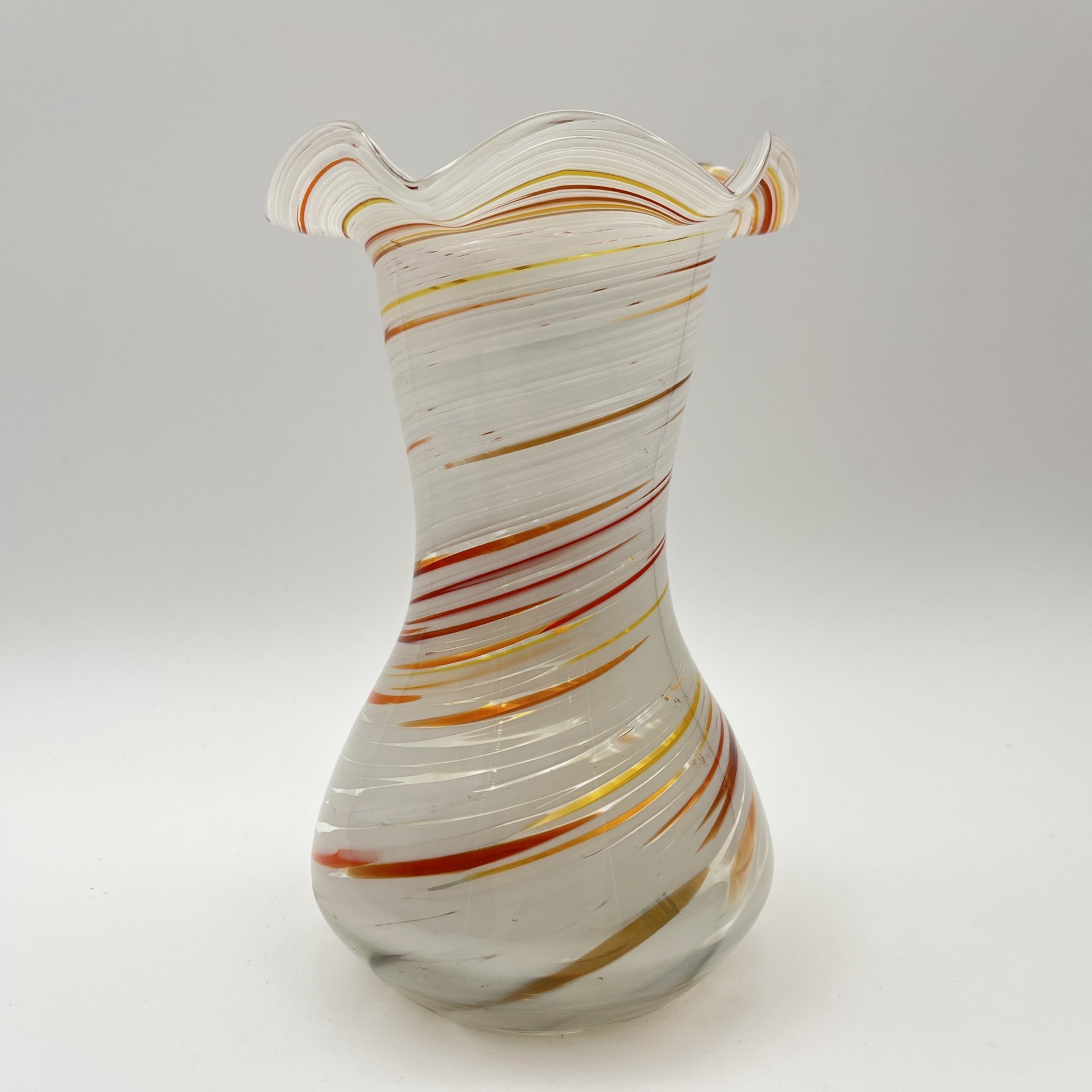 Ваза с фестончатым краем, цветное стекло, СССР, 1970-1990 гг.