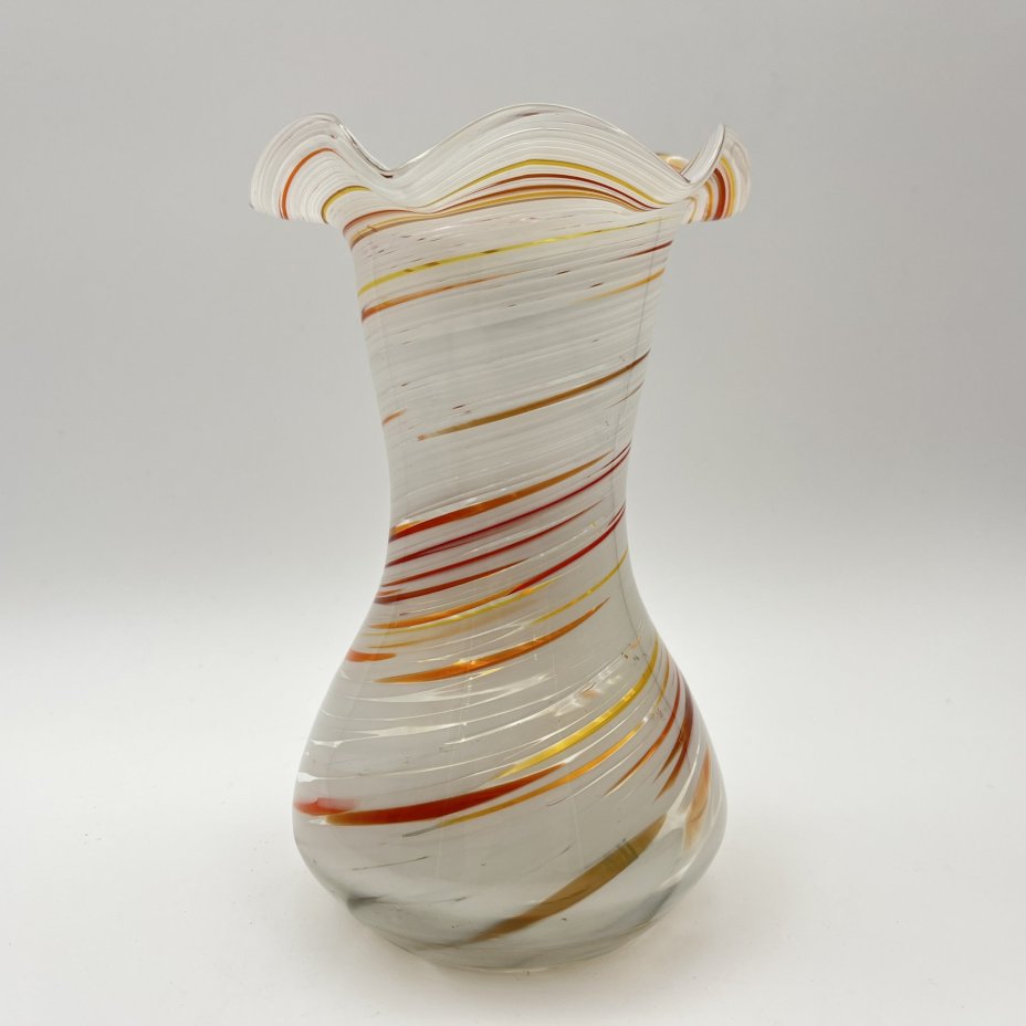 Ваза с фестончатым краем, цветное стекло, СССР, 1970-1990 гг.