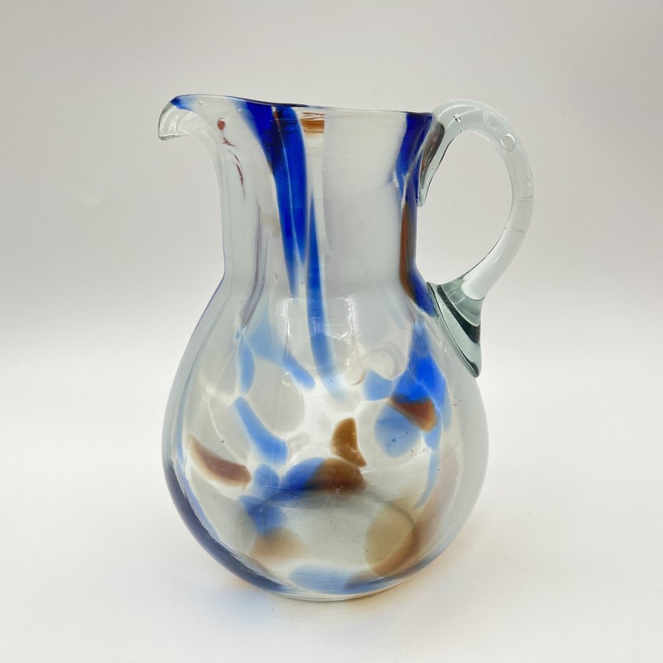 Кувшин с декором виде цветных полос