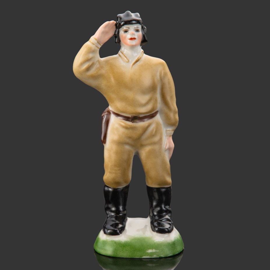 Статуэтка "Танкист", автор Грист О.В., фарфор, роспись, СССР, 1979 г.