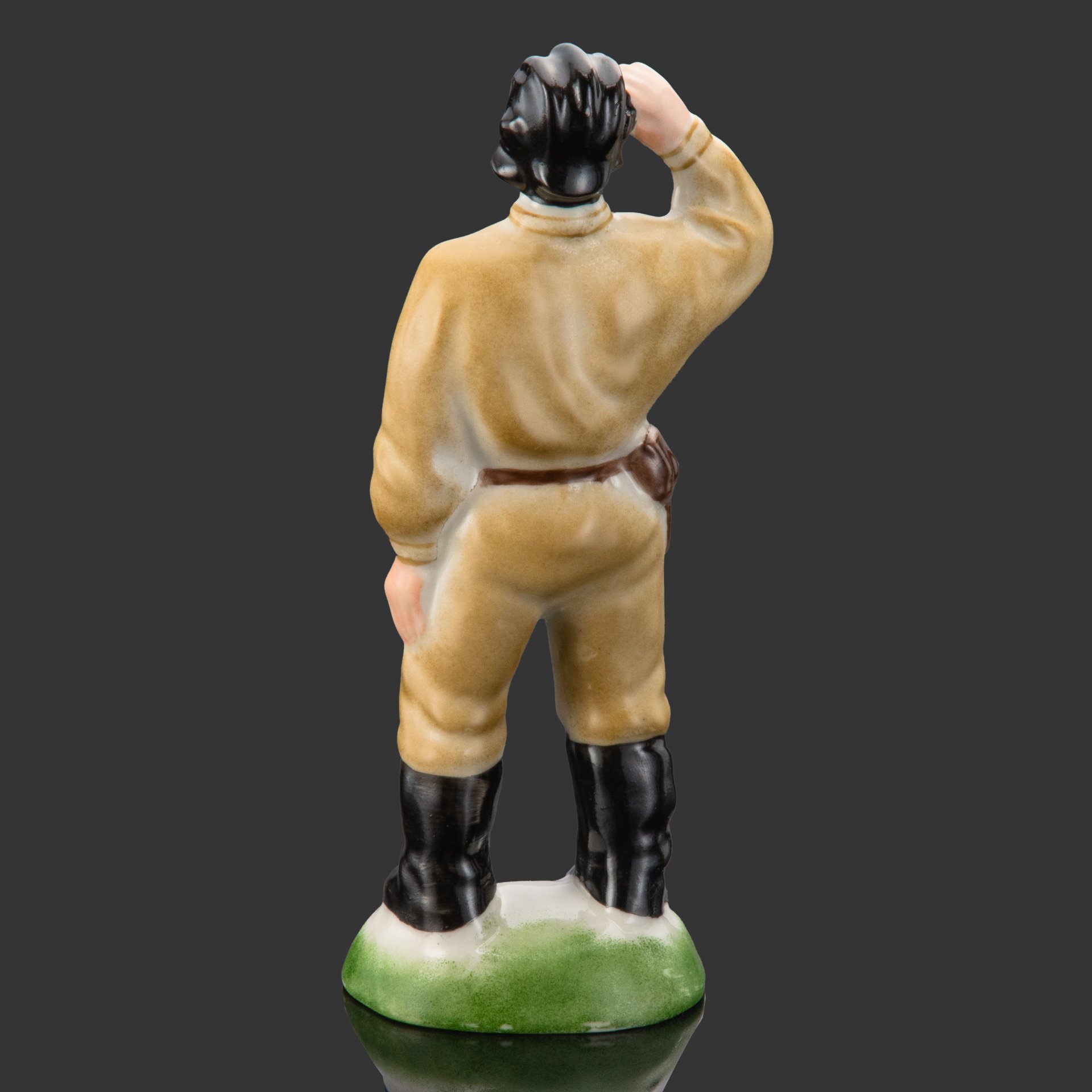 Статуэтка "Танкист", автор Грист О.В., фарфор, роспись, СССР, 1979 г.