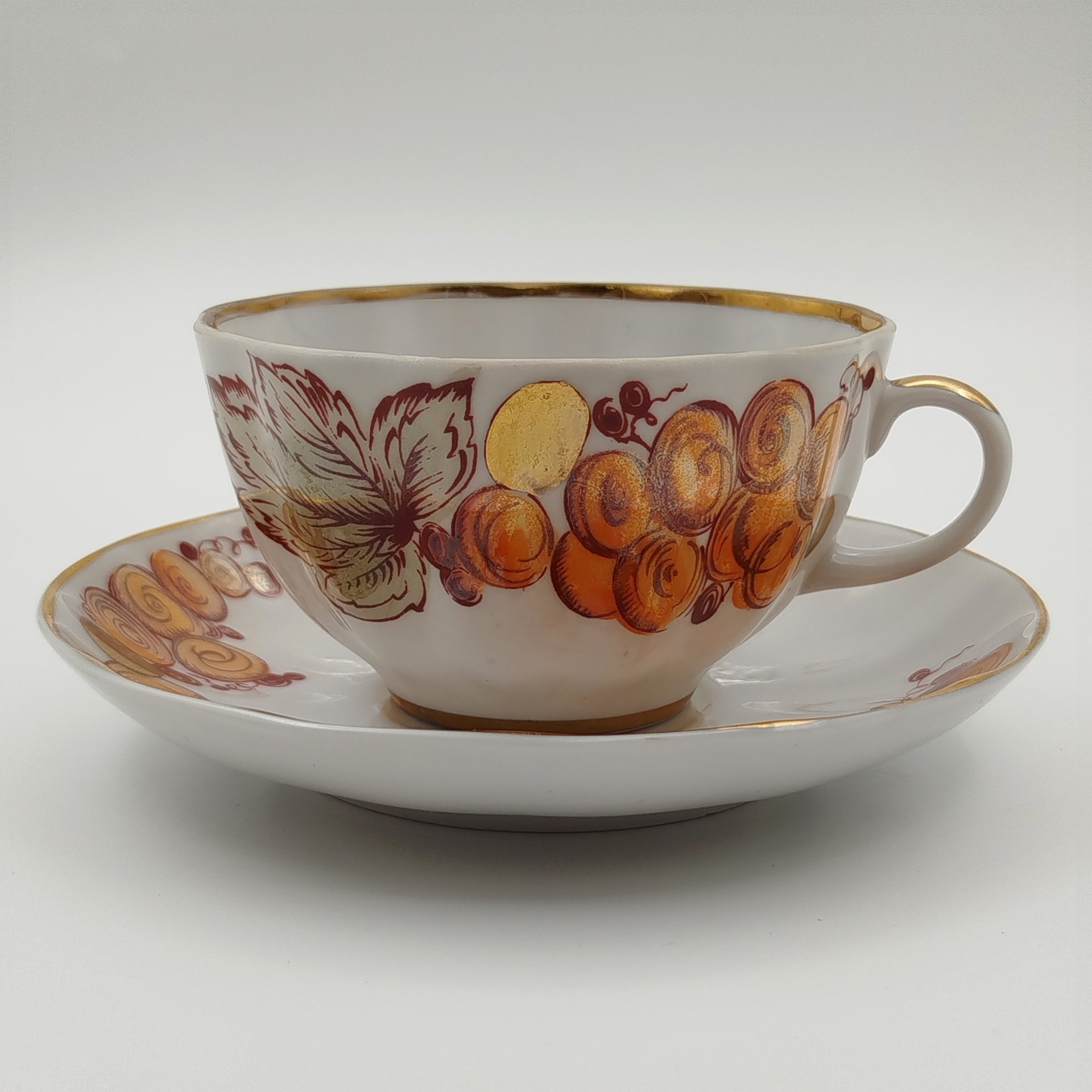 Чайная пара из сервиза "Золотой виноград", форма "Тюльпан", фарфор, деколь, золочение, Ленинградский фарфоровый завод (ЛФЗ), СССР, 1970-1986 гг.