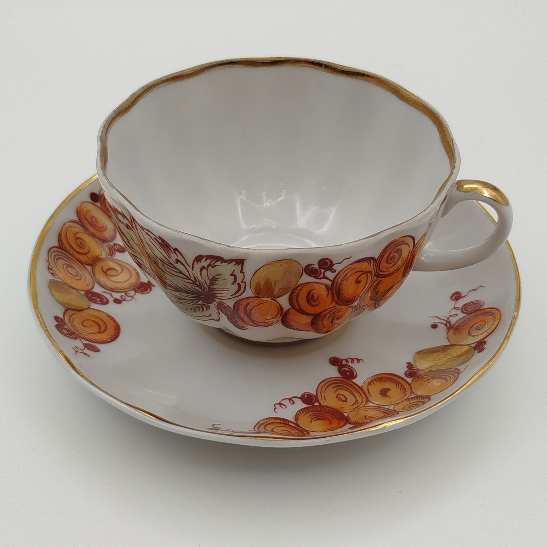 Чайная пара из сервиза "Золотой виноград", форма "Тюльпан", фарфор, деколь, золочение, Ленинградский фарфоровый завод (ЛФЗ), СССР, 1970-1986 гг.