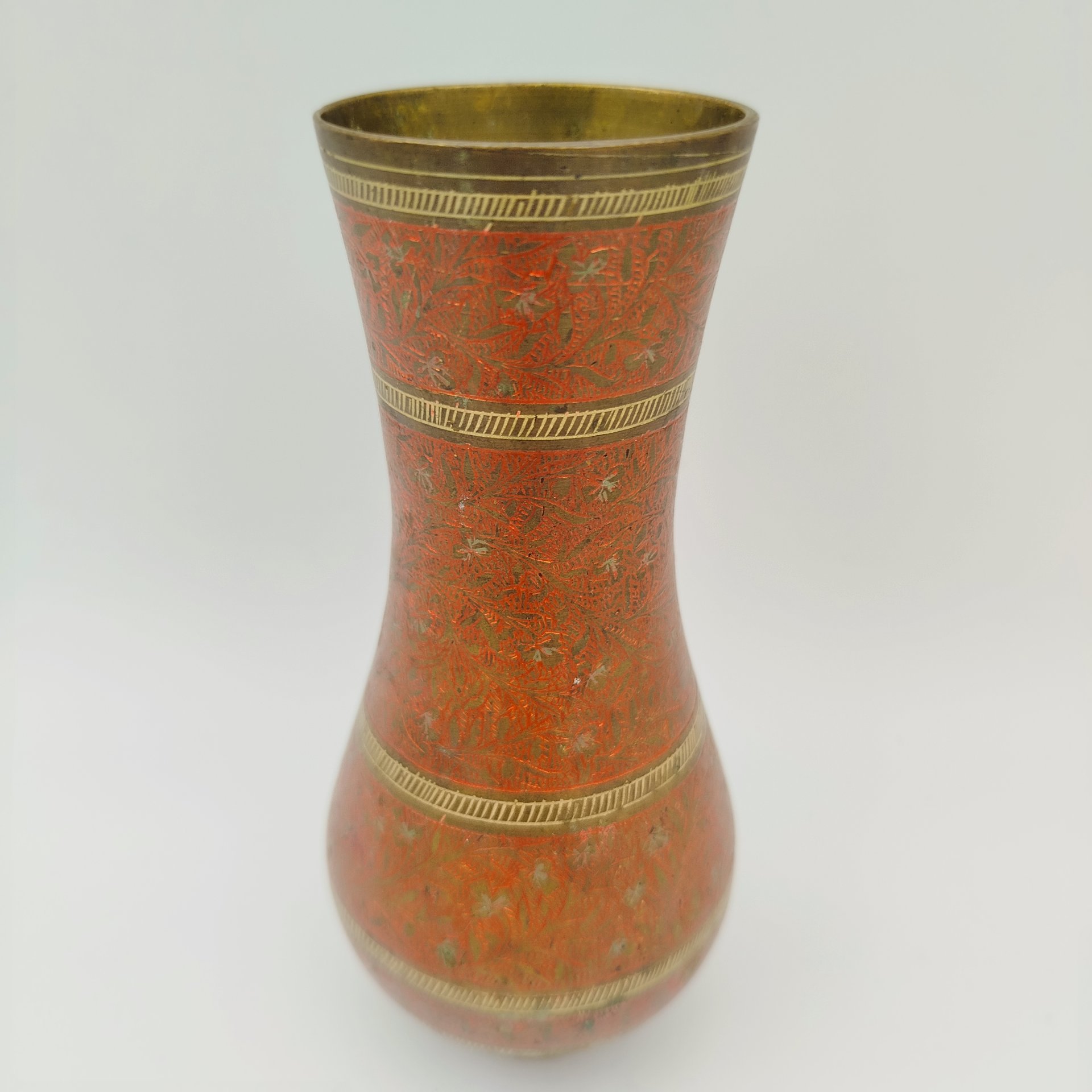 Ваза миниатюрная с растительным декором в восточном стиле