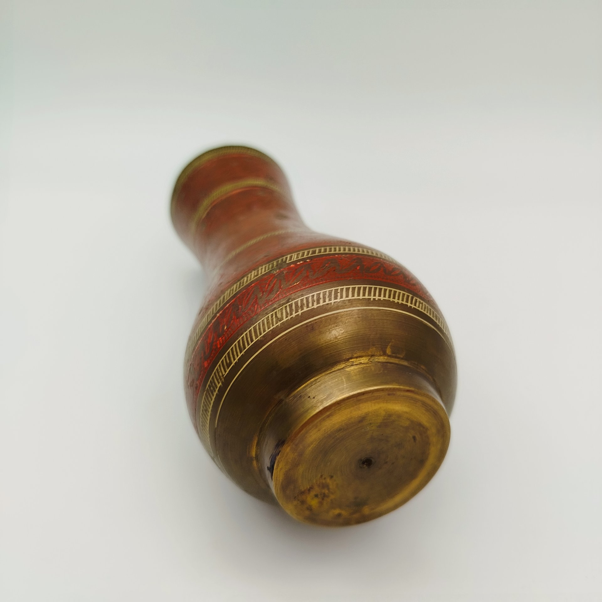 Ваза миниатюрная с растительным декором в восточном стиле