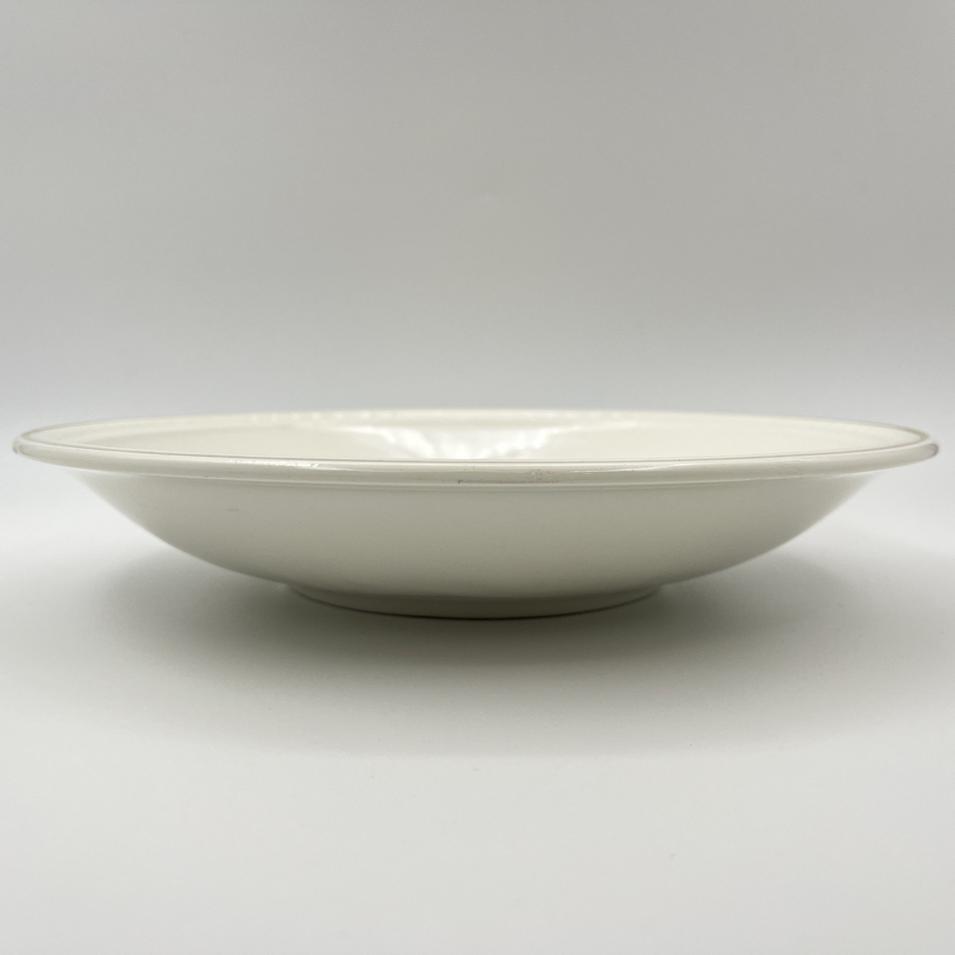 Блюдо "Розы", фаянс, золочение, Конаковский фаянсовый завод им. М.И. Калинина (ЗиК Конаково), СССР, 1962-1991 гг.