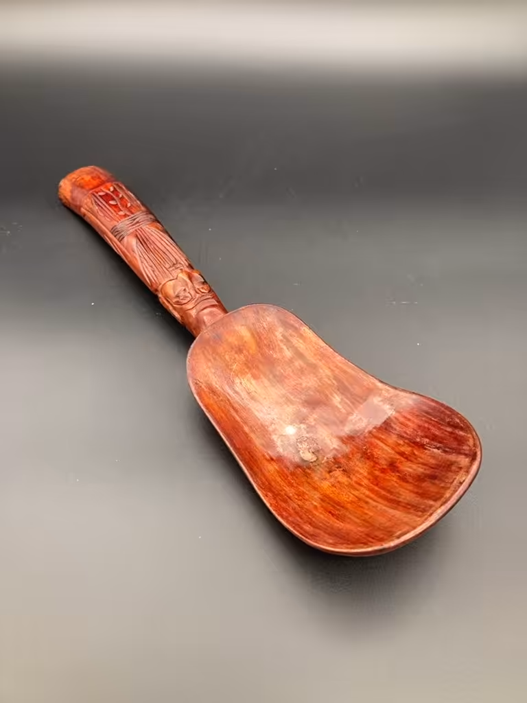 Лопатка с резьбой