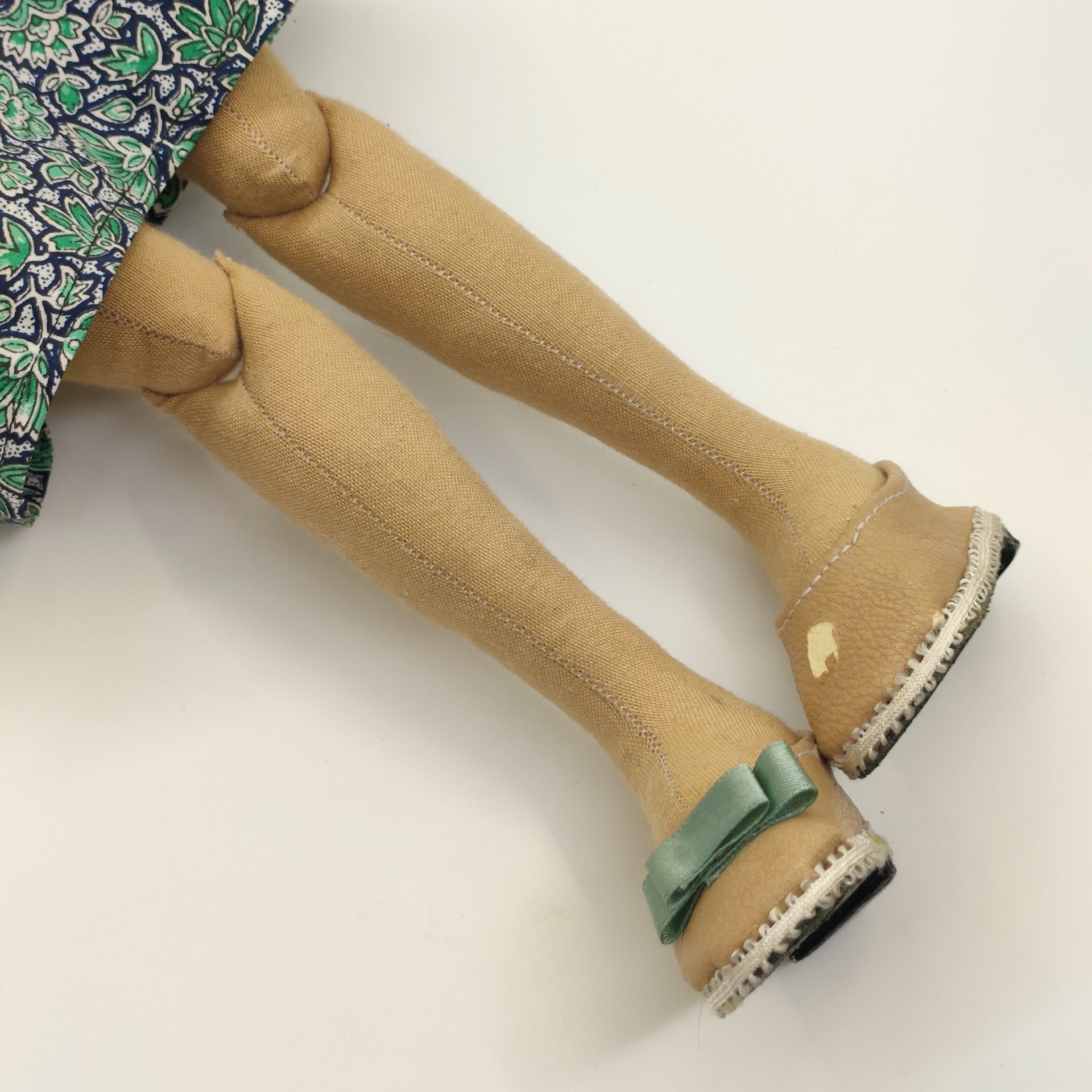 Кукла будуарная "Анюта", автор И. Сивцева, "Текстильные забавы", текстиль, набивка, кожа, пластмасса, металл, волосы натуральные, бумага, пошив, роспись, Российская Федерация, 2016 г.