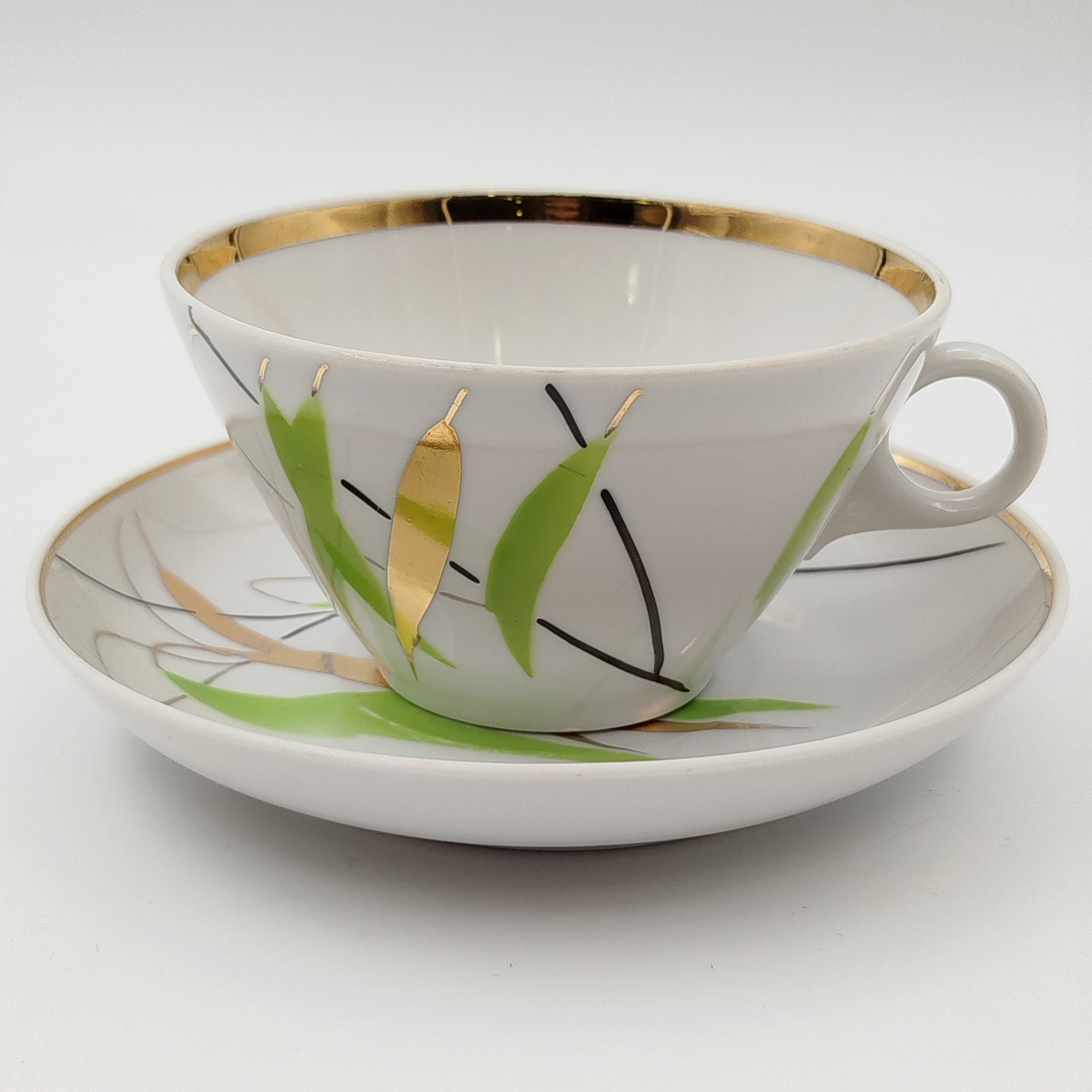 Чайная пара (в подборе) из сервиза "Ивушка", форма "Колечко", автор росписи Яснецов В.К.