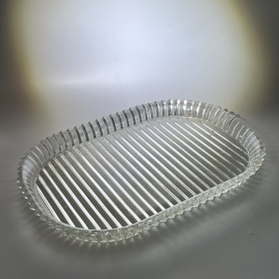 Сервировочный поднос овальной формы с декором в виде рельефных полос, стекло, пресс, СССР, 1970-1990 гг.