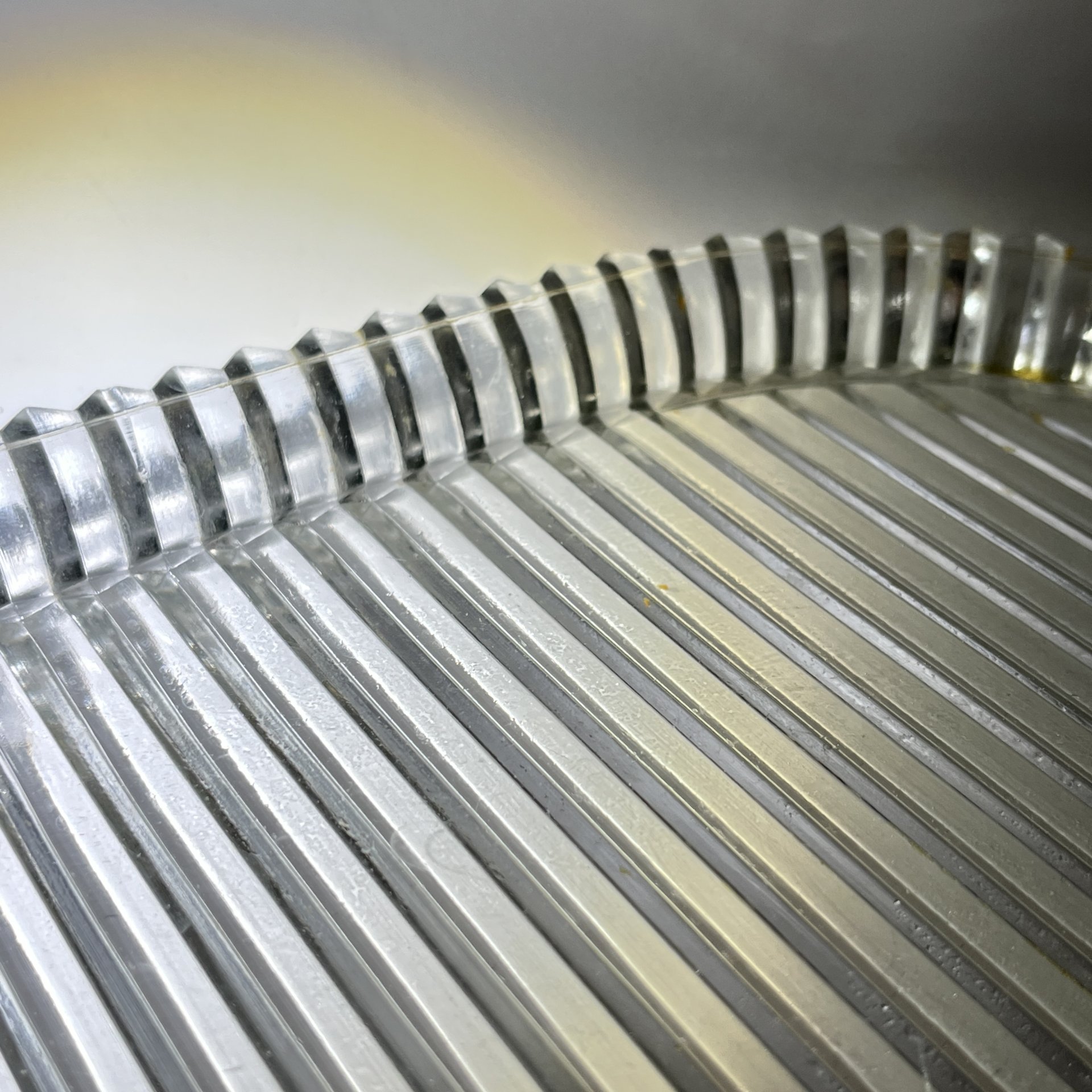 Сервировочный поднос овальной формы с декором в виде рельефных полос, стекло, пресс, СССР, 1970-1990 гг.