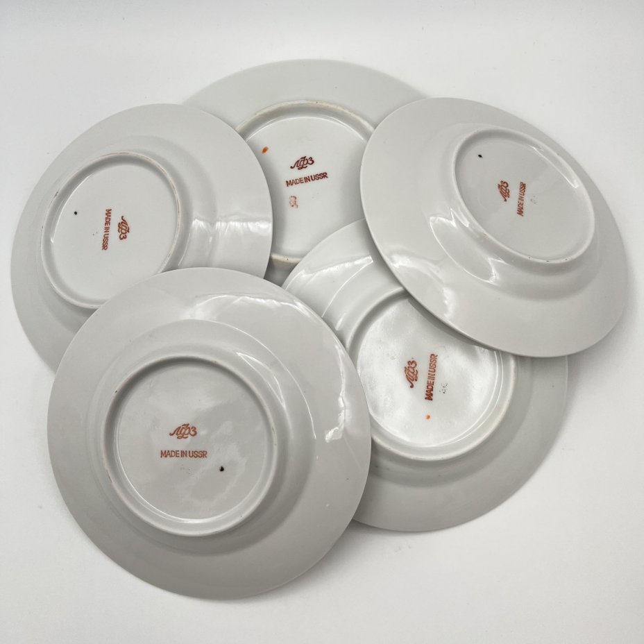 Сервиз кофейный "Жемчужный" на 4 персоны (16 предметов), автор формы "Весенняя" Яковлева С.Е., автор рисунка Семенова А.Н., фарфор, люстр, деколь, золочение, Ленинградский фарфоровый завод (ЛФЗ), СССР, 1970-1991 гг.