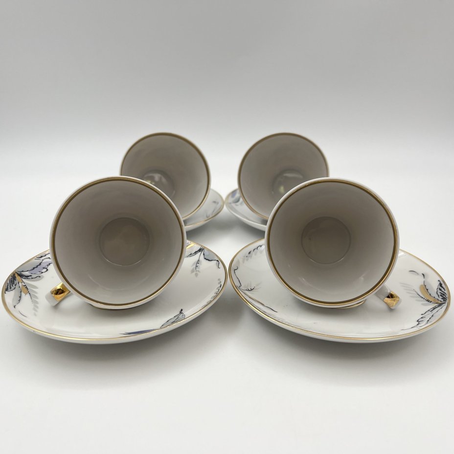 Сервиз кофейный "Жемчужный" на 4 персоны (16 предметов), автор формы "Весенняя" Яковлева С.Е., автор рисунка Семенова А.Н., фарфор, люстр, деколь, золочение, Ленинградский фарфоровый завод (ЛФЗ), СССР, 1970-1991 гг.