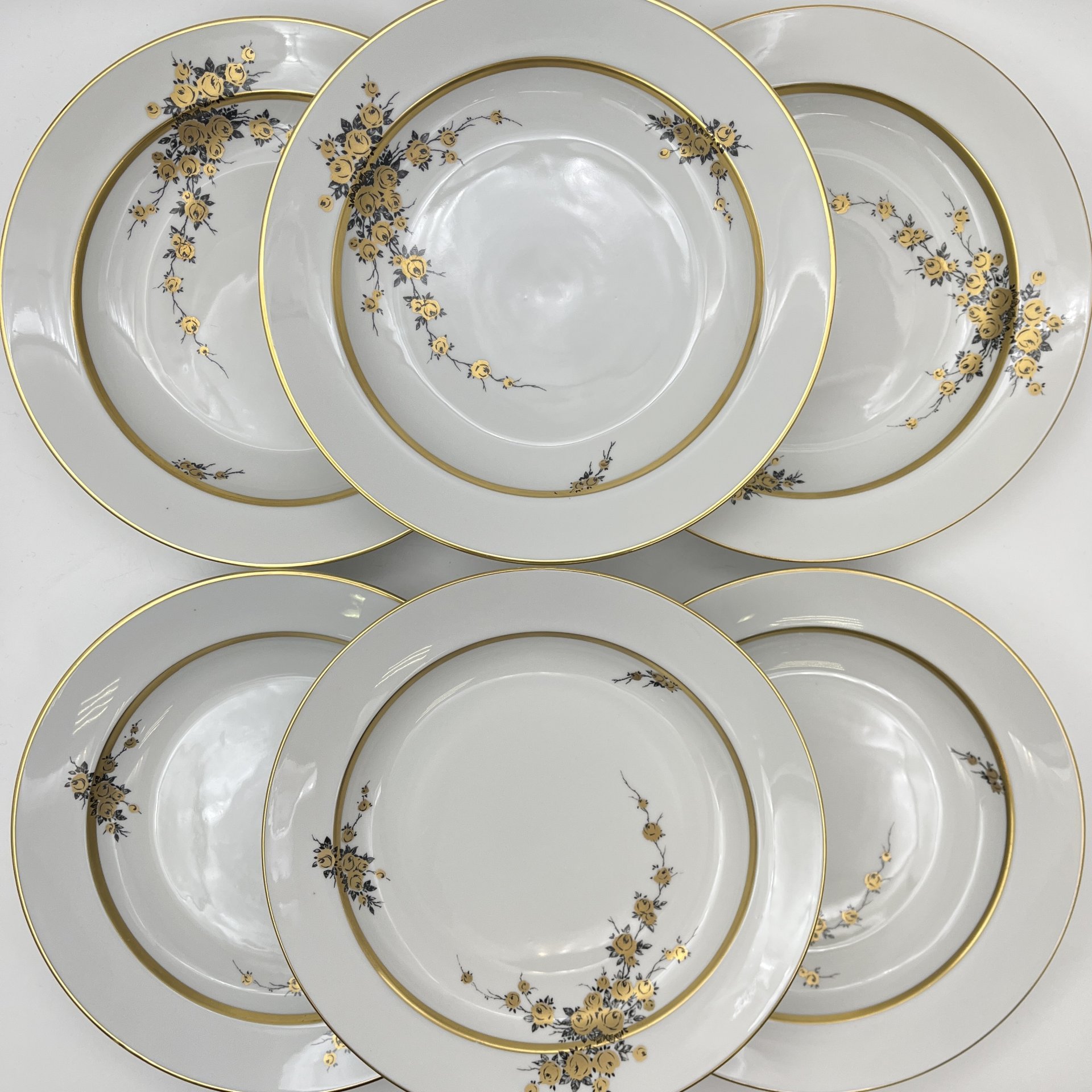 Набор из шести суповых тарелок с цветочным декором золотистого цвета, фарфор, деколь, золочение, Graf Von Henneberg Porzellan, 1777 Jlmenau, ГДР, 1973-1977 гг.