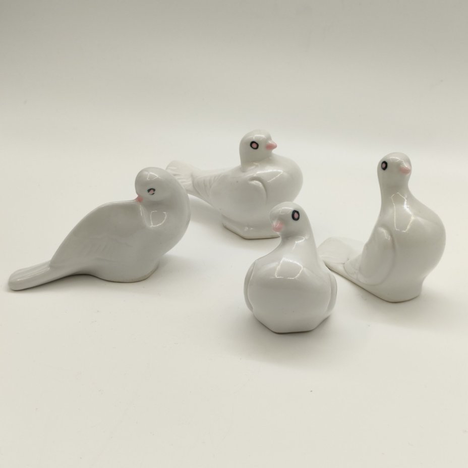 Набор из 4-х статуэток "Белые голуби", фарфор, роспись, Восточная Европа, 1990-2015 гг.