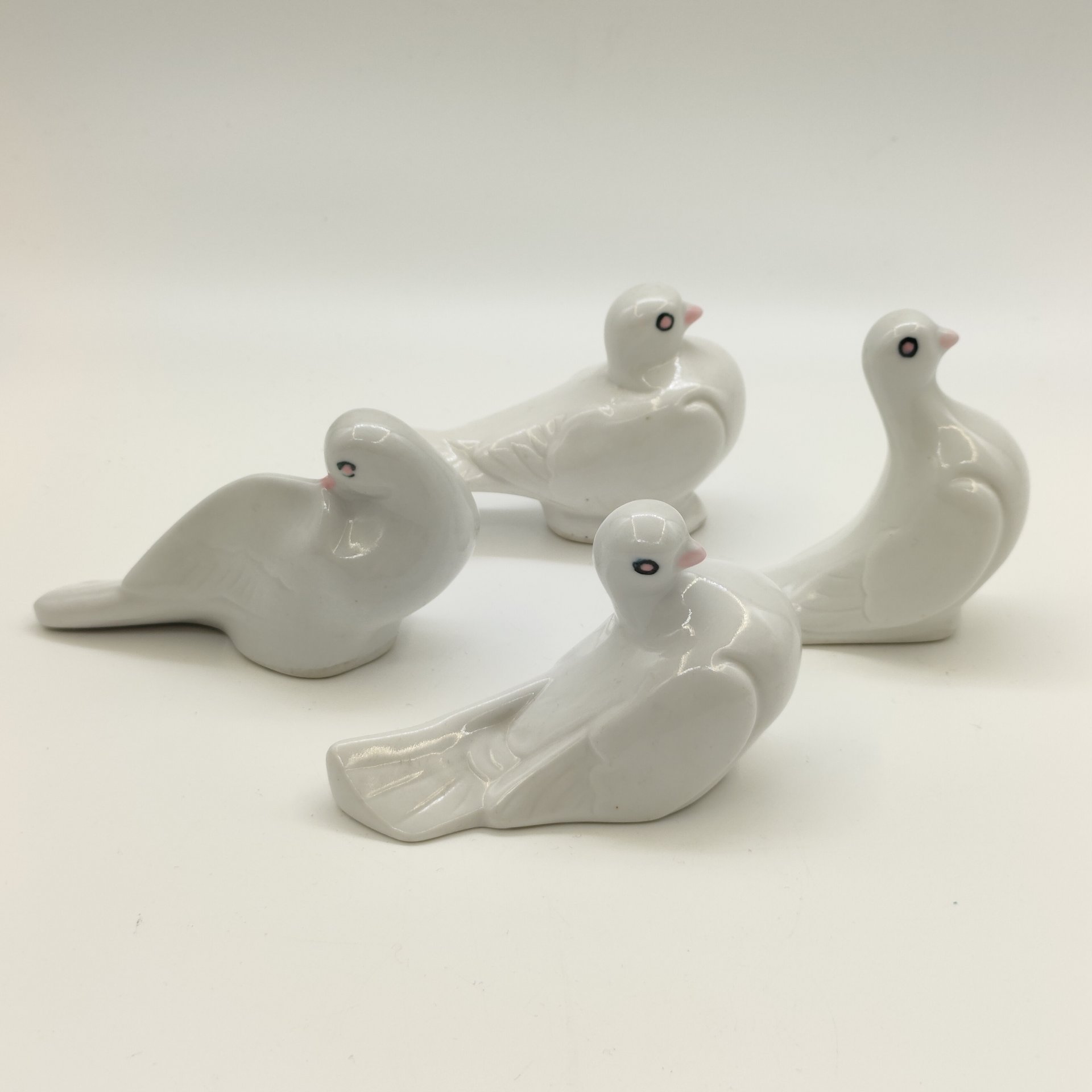 Набор из 4-х статуэток "Белые голуби", фарфор, роспись, Восточная Европа, 1990-2015 гг.