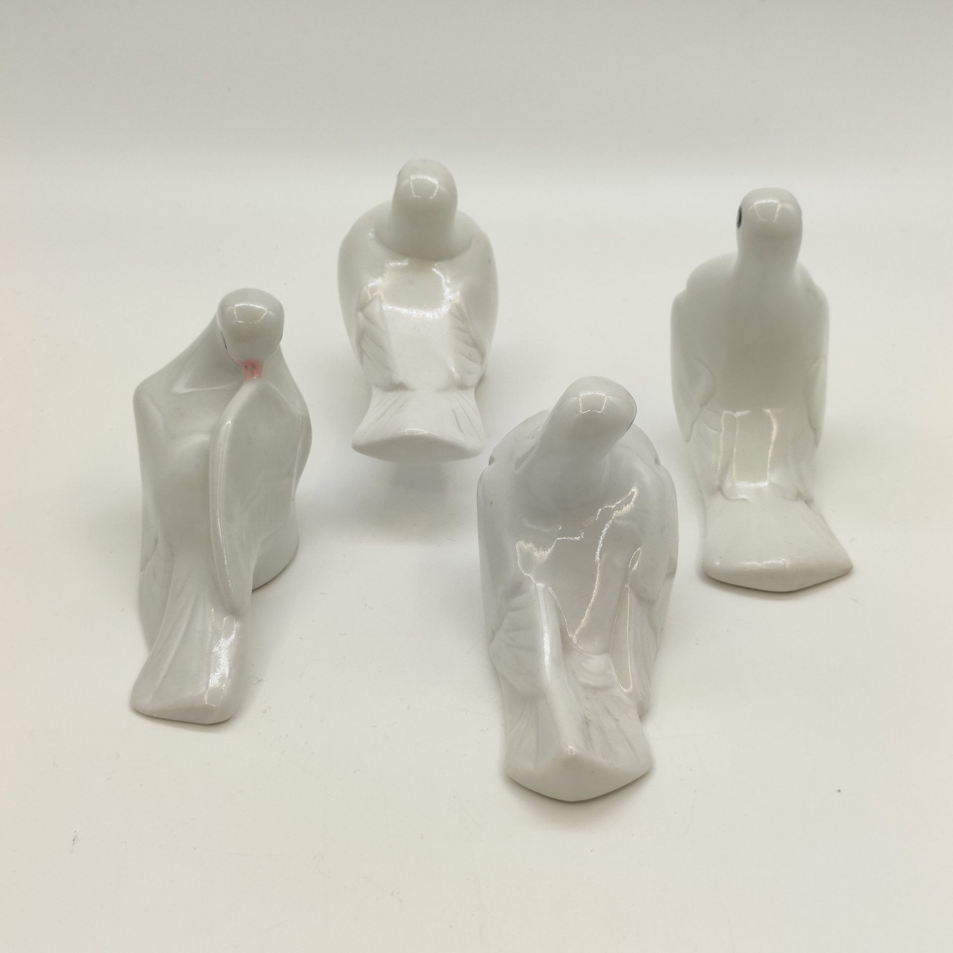 Набор из 4-х статуэток "Белые голуби", фарфор, роспись, Восточная Европа, 1990-2015 гг.