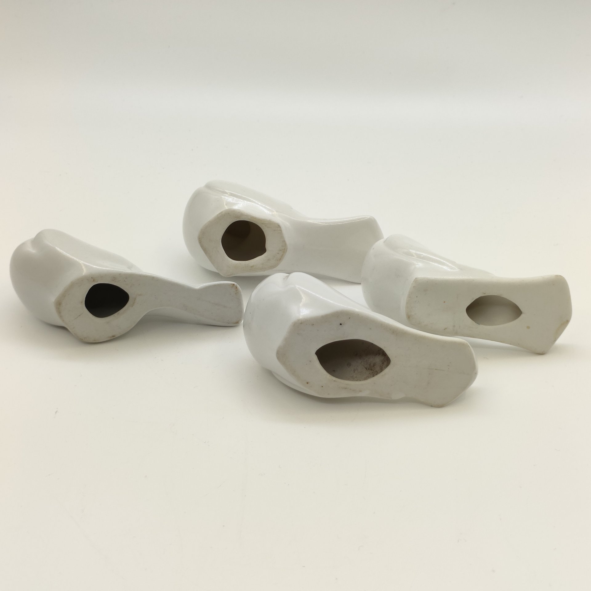 Набор из 4-х статуэток "Белые голуби", фарфор, роспись, Восточная Европа, 1990-2015 гг.