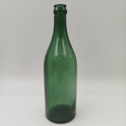 Бутылка зеленого цвета