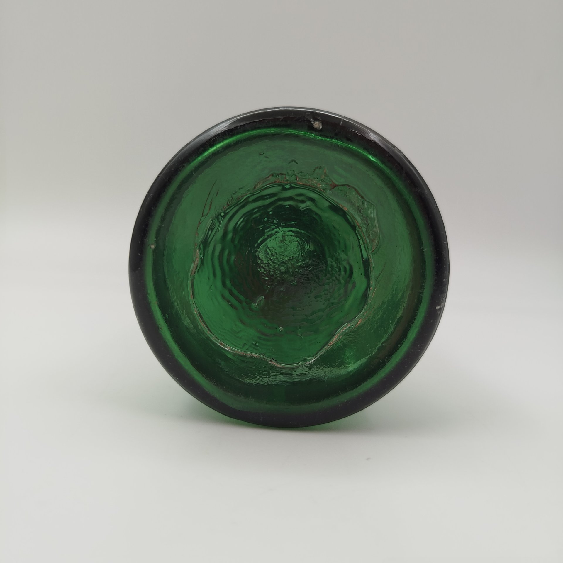 Бутылка зеленого цвета