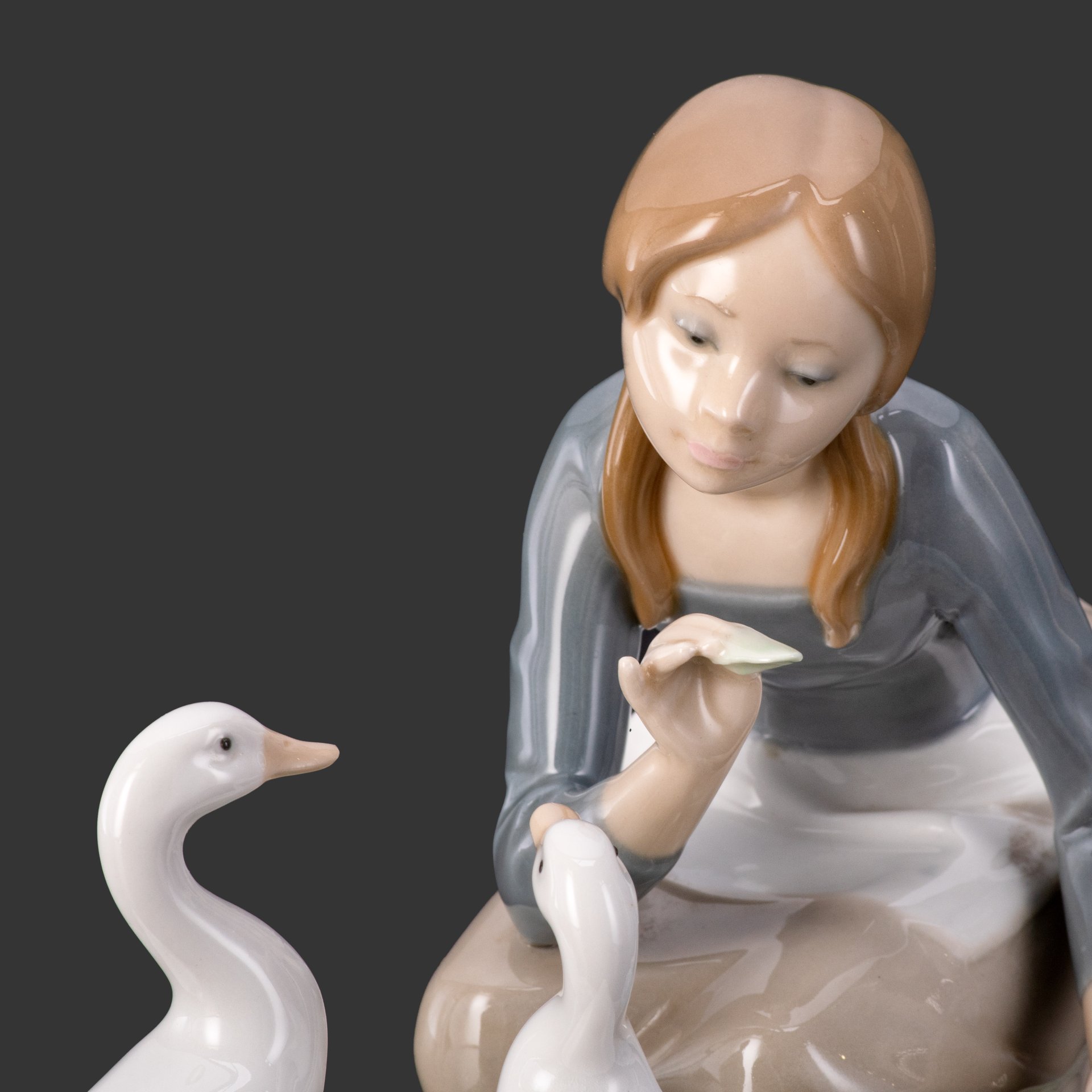Статуэтка "Девочка кормит гусей", Lladro