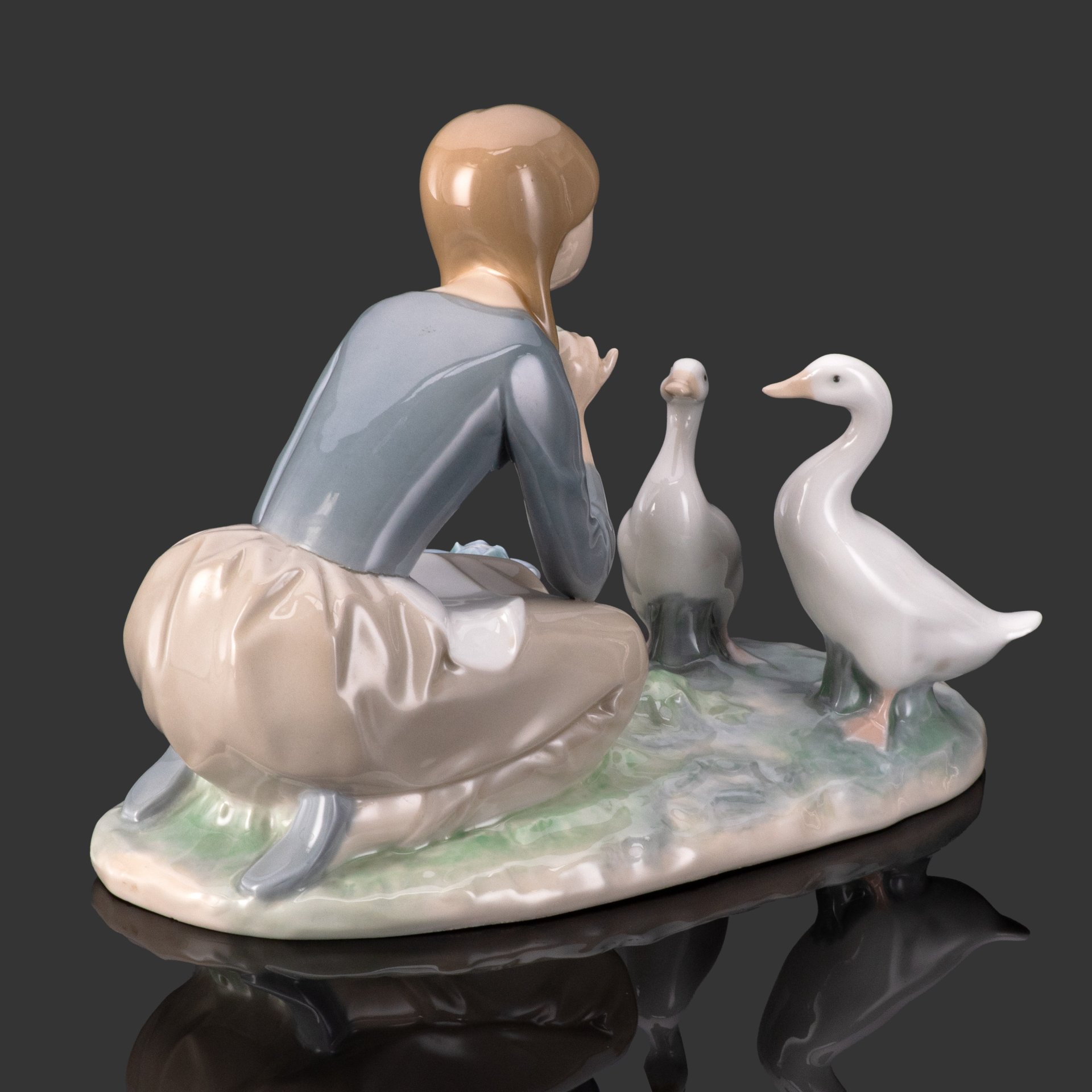 Статуэтка "Девочка кормит гусей", Lladro