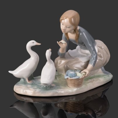 Статуэтка "Девочка кормит гусей", Lladro