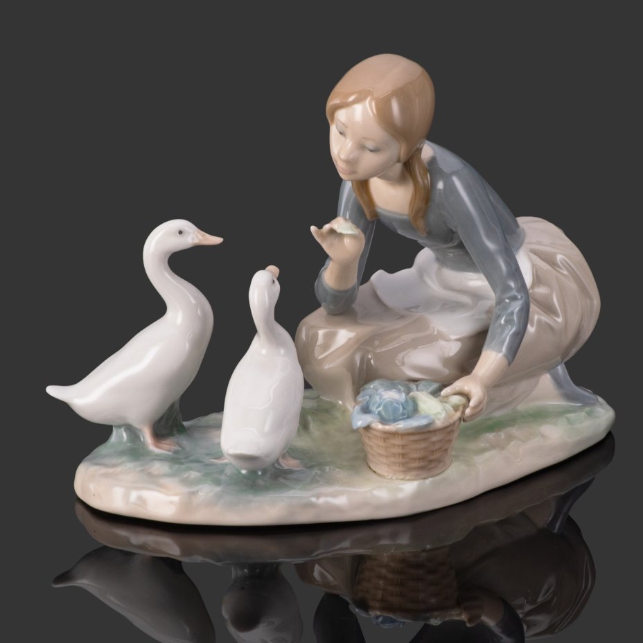 Статуэтка "Девочка кормит гусей", Lladro