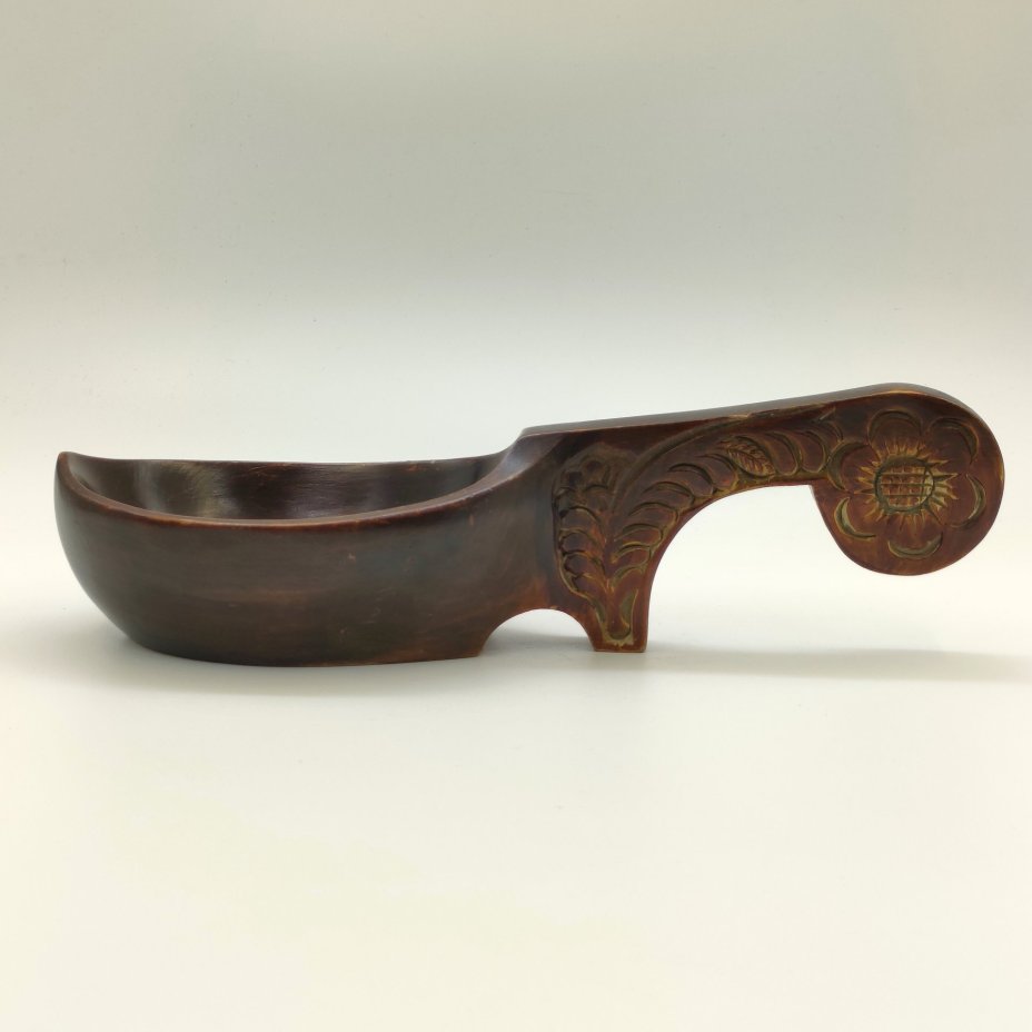 Ковш (черпак) в русском стиле, украшенный цветочным декором