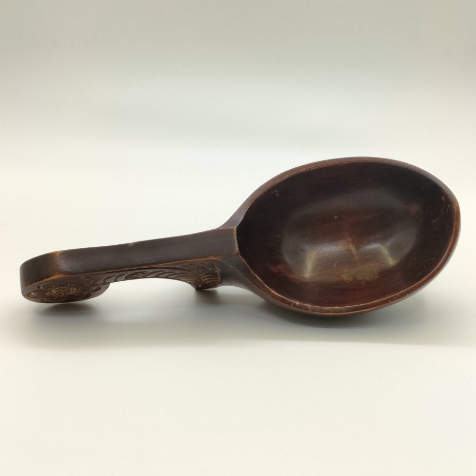 Ковш (черпак) в русском стиле, украшенный цветочным декором