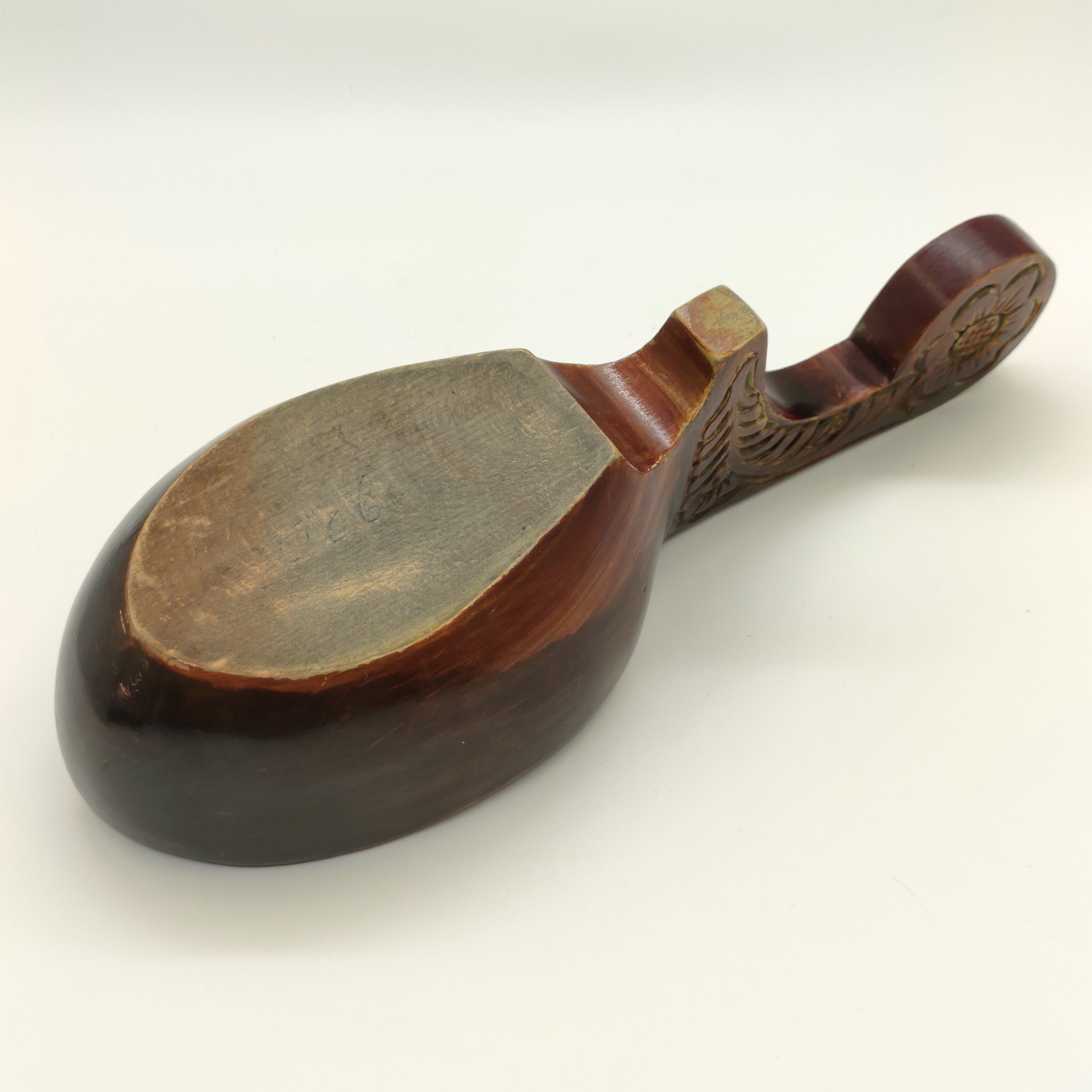 Ковш (черпак) в русском стиле, украшенный цветочным декором