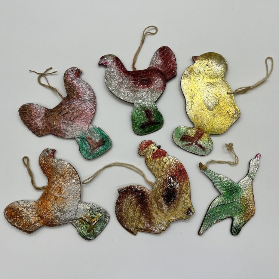 Набор из 6-ти винтажных ёлочных игрушек различных форм и расцветок, картон, штамповка, аэрография, СССР, 1950-1980 гг.