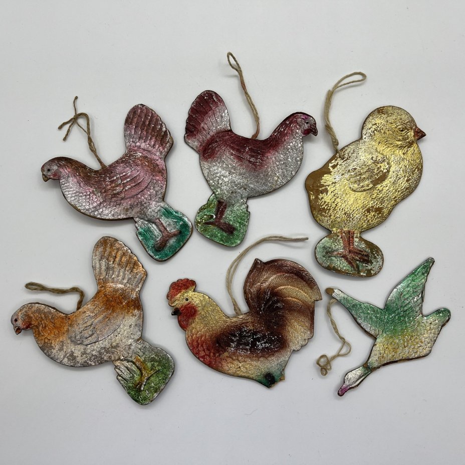 Набор из 6-ти винтажных ёлочных игрушек различных форм и расцветок, картон, штамповка, аэрография