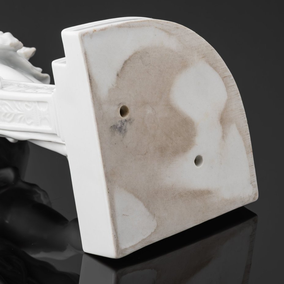 Статуэтка «Артист Л.В. Собинов в партии Ромео в опере Ш. Гуно «Ромео и Джульетта», по модели С.Н. Судьбинина, фарфор, Ленинградский фарфоровый завод (ЛФЗ), СССР, 1950-1960 гг.