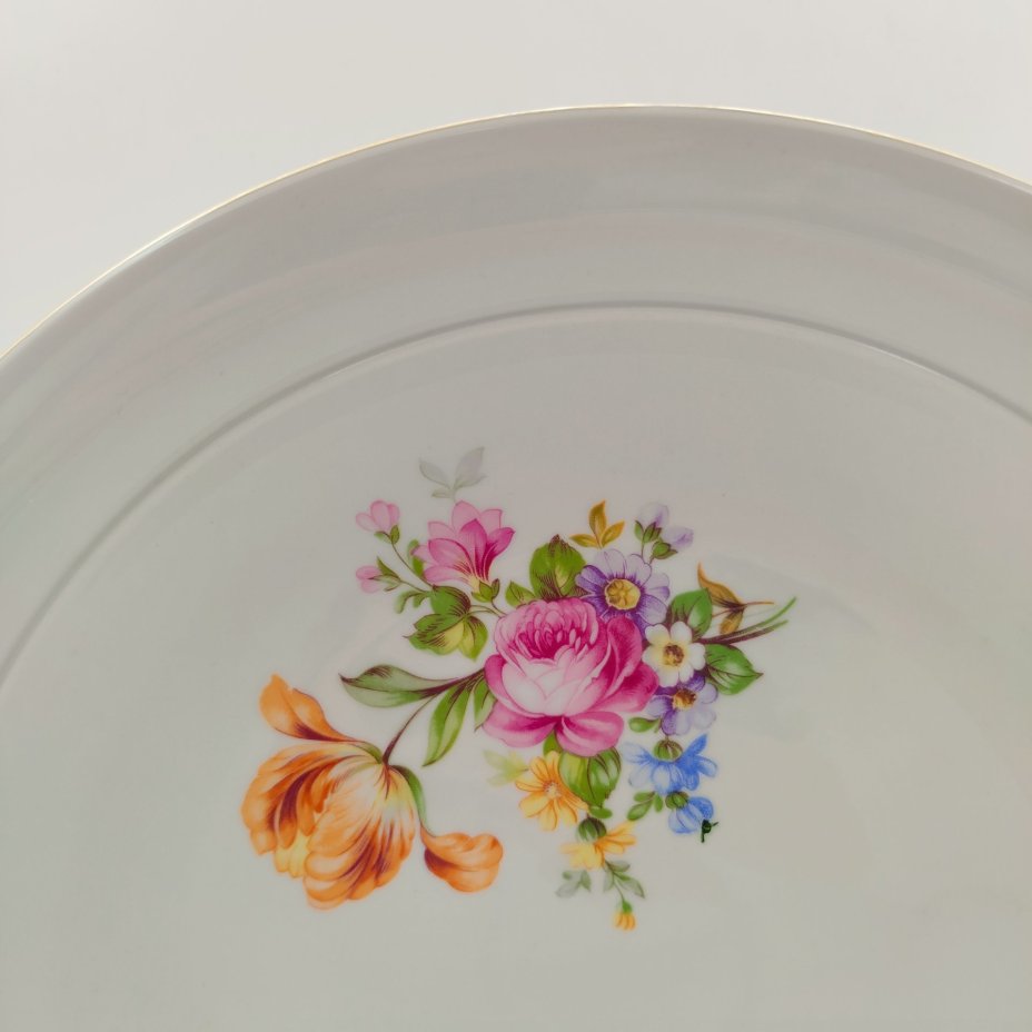 Набор из двух больших круглых блюд с цветочным декором, фарфор, деколь, золочение, Kahla, ГДР, 1960-1990 гг.