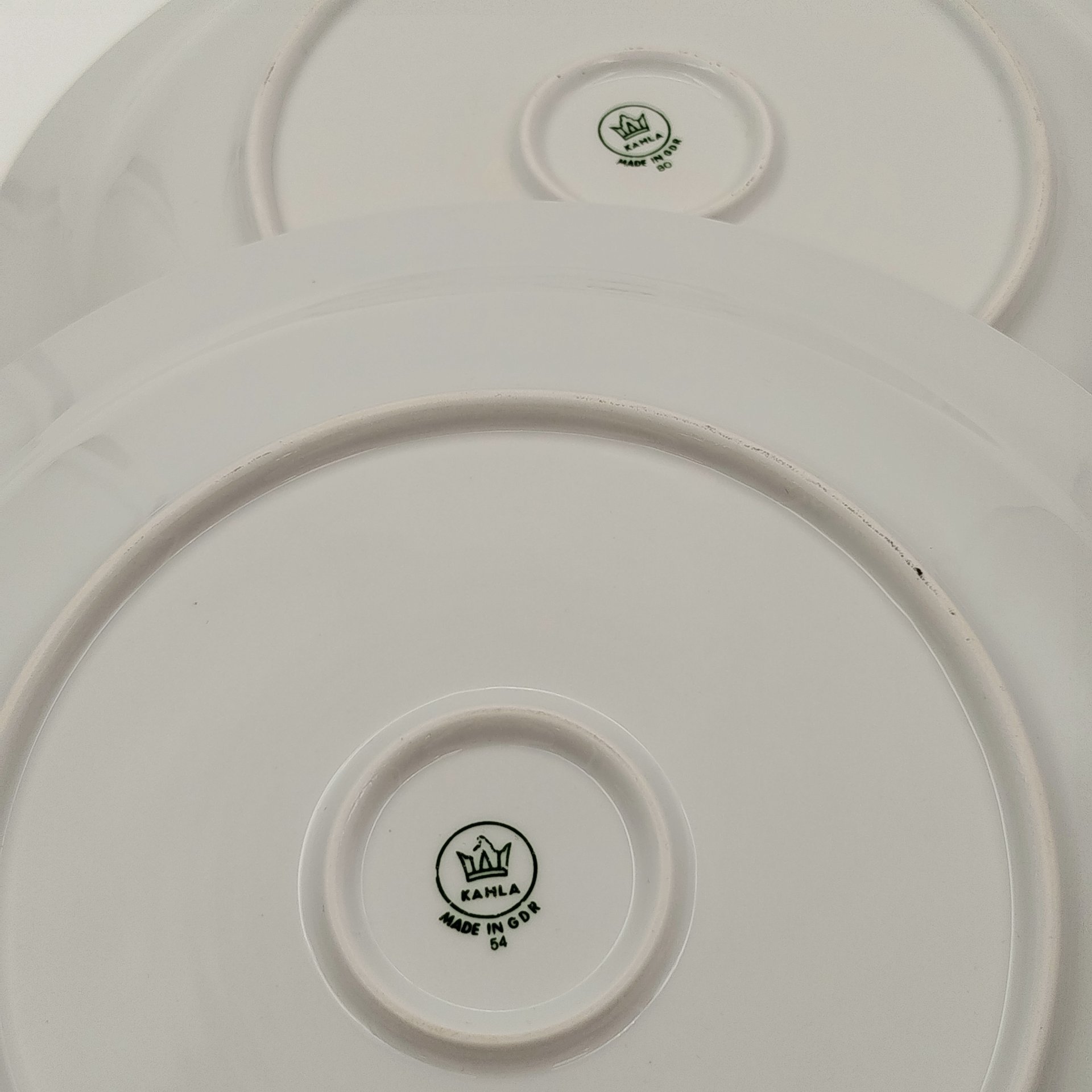 Набор из двух больших круглых блюд с цветочным декором, фарфор, деколь, золочение, Kahla, ГДР, 1960-1990 гг.