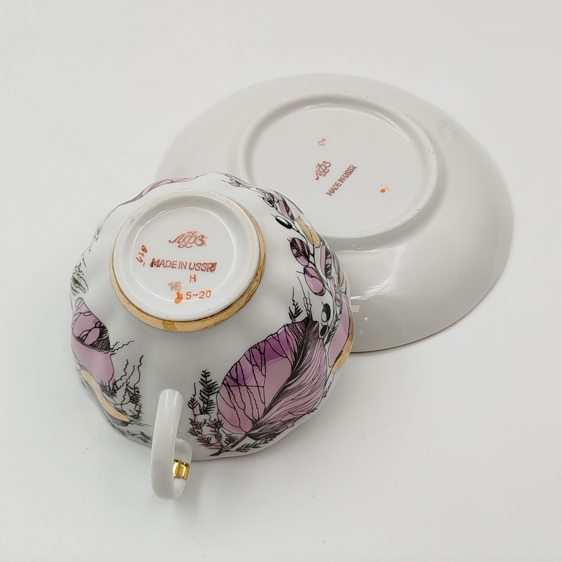 Чайная пара "Мой сад" в розовом оттенке, (из серии "Времена года"), форма "Тюльпан", автор формы С.Е. Яковлева, автор росписи Н.П. Славина