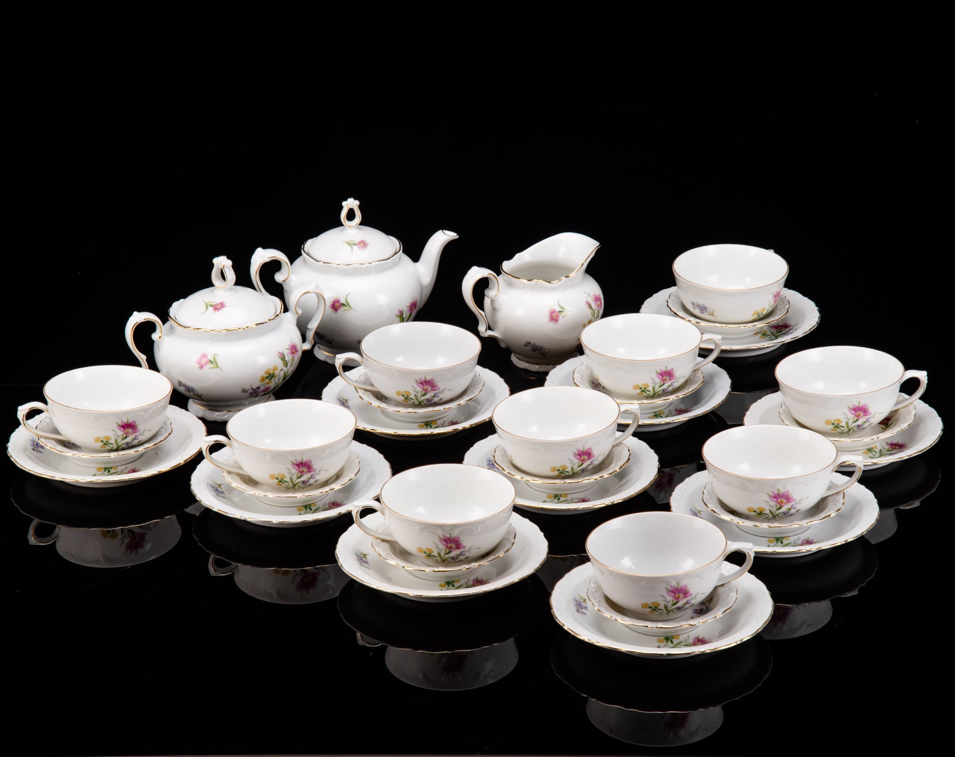 Сервиз чайный с цветочным декором на 10 персон (33 предмета), фарфор, деколь, золочение, Kahla, ГДР, 1960-1990 гг.