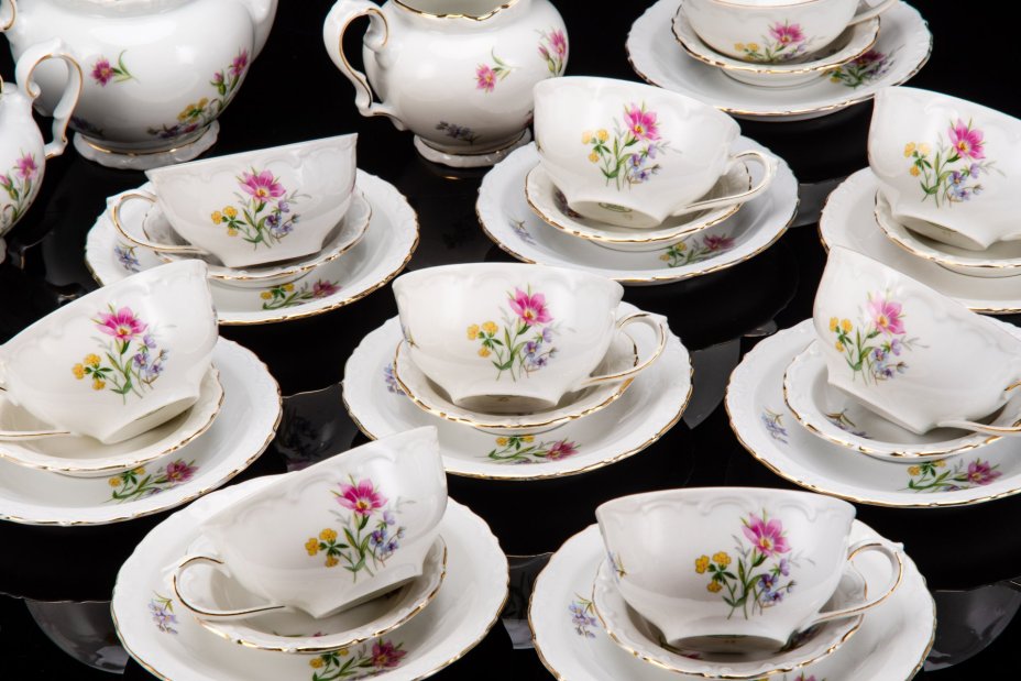 Сервиз чайный с цветочным декором на 10 персон (33 предмета), фарфор, деколь, золочение, Kahla, ГДР, 1960-1990 гг.