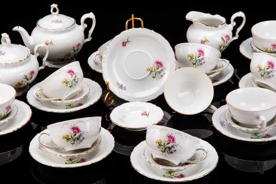 Сервиз чайный с цветочным декором на 10 персон (33 предмета), фарфор, деколь, золочение, Kahla, ГДР, 1960-1990 гг.