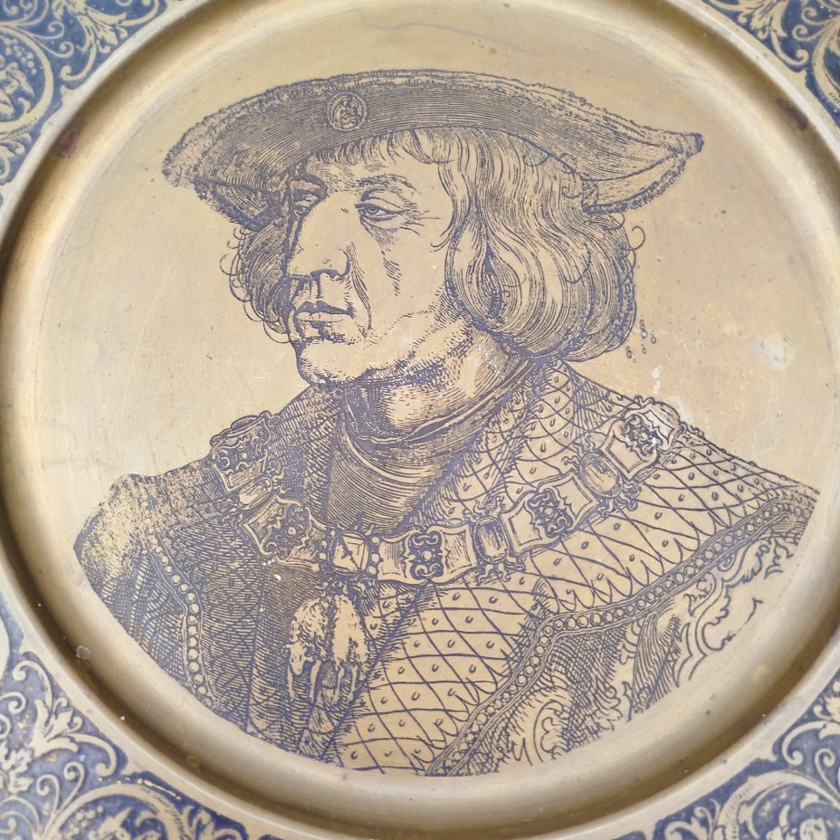 Блюдо настенное с портретом Альбрехта Дюрера и орнаментальным декором