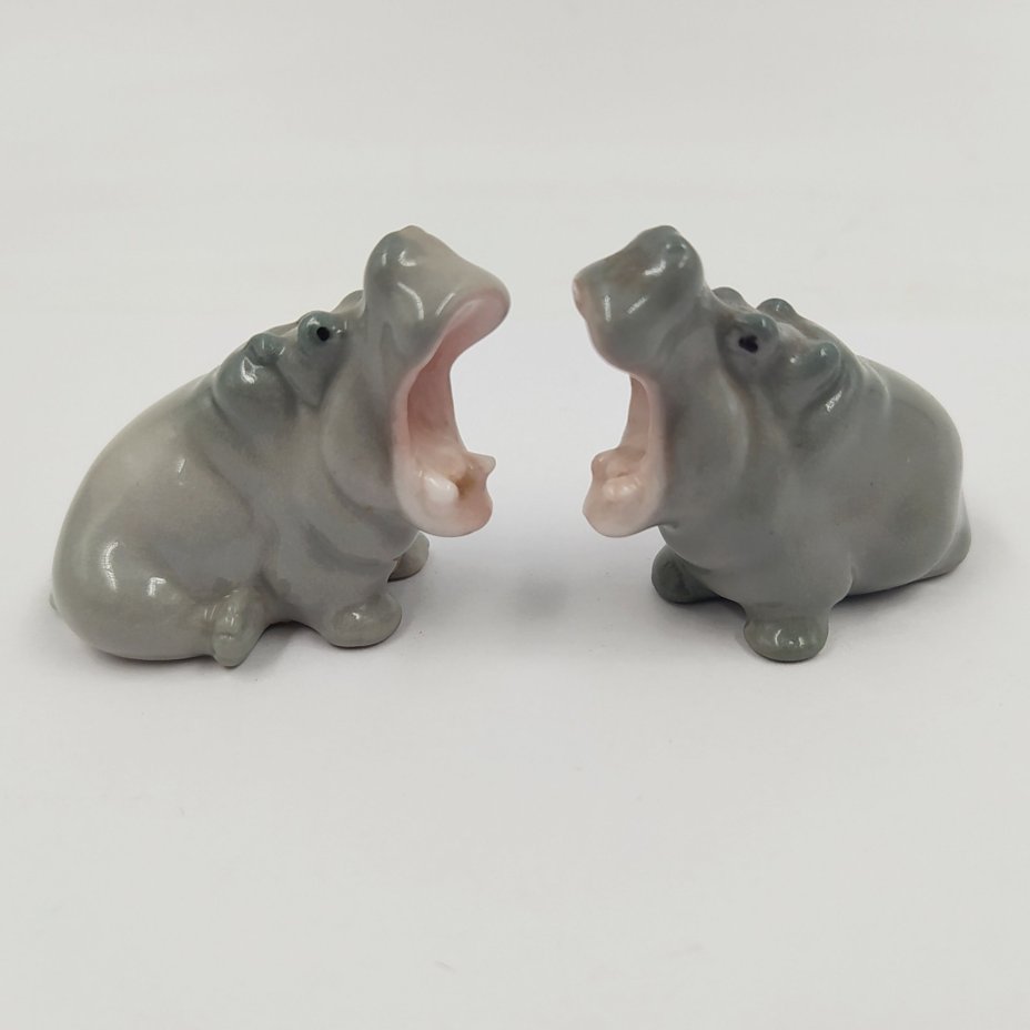Статуэтки парные "Бегемотики", фарфор, роспись, Ленинградский фарфоровый завод (ЛФЗ), СССР, 1970-1990 гг.