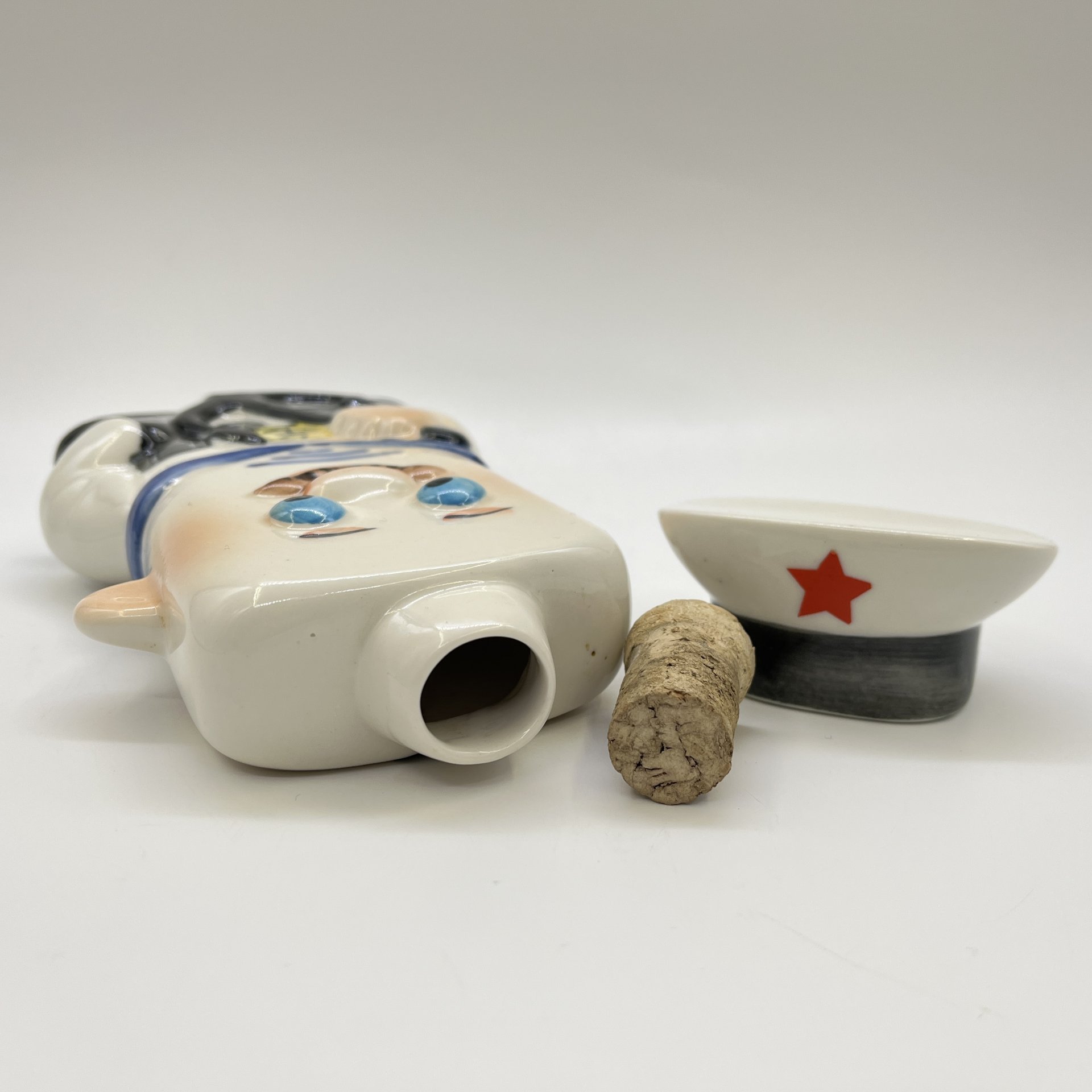 Штоф "Морячок" с тремя рюмками, фарфор, роспись, Россия, 2000-2015 гг.