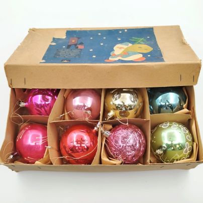 Набор из 8-ми ёлочных украшений в форме шаров в оригинальной упаковке, Высоковская фабрика ёлочных украшений, стекло, картон, печать, роспись, СССР, 1970-1990 гг.