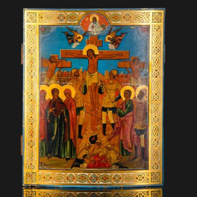 Икона "Распятие Христово" с орнаментальным декором на полях, дерево, левкас, темпера, золочение, цировка, холодные эмали