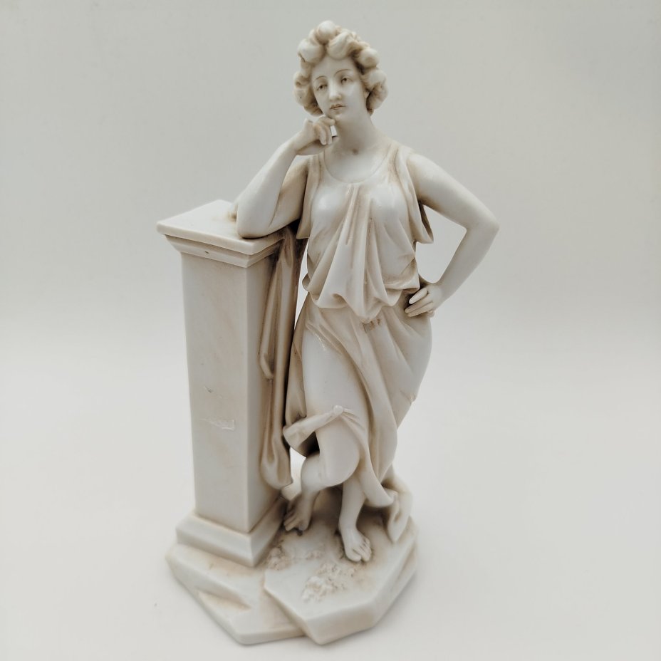 Статуэтка "Античная девушка у колонны", Volkstedt Porcelain porcelain factory - Richard Eckert & Co, фарфор, Германия, 1894-1918 гг.