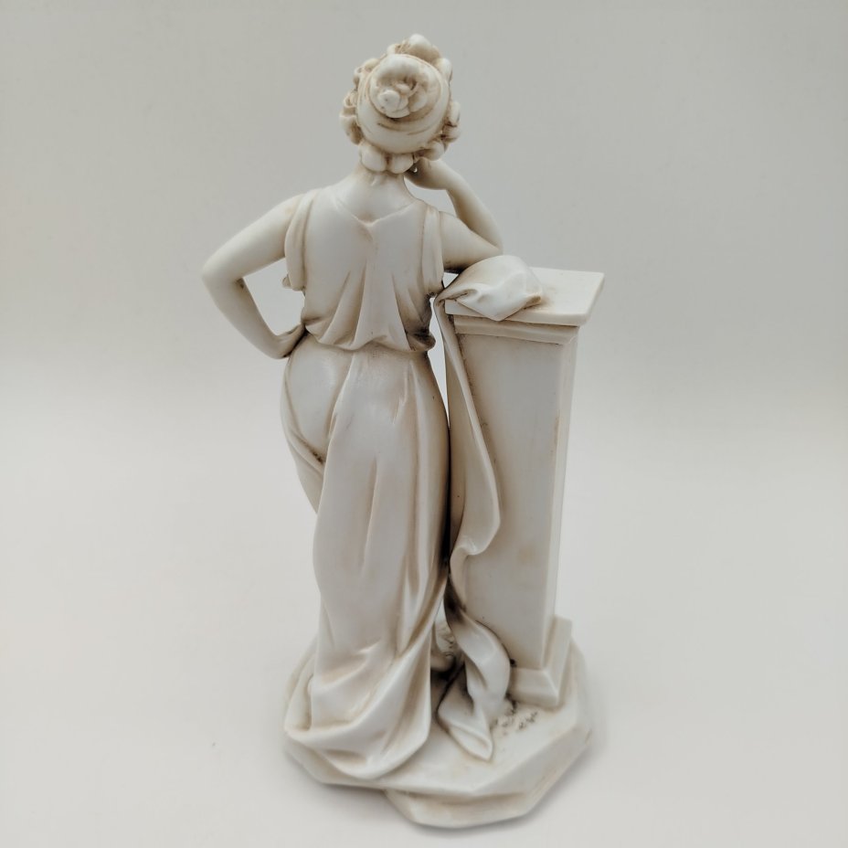 Статуэтка "Античная девушка у колонны", Volkstedt Porcelain porcelain factory - Richard Eckert & Co, фарфор, Германия, 1894-1918 гг.
