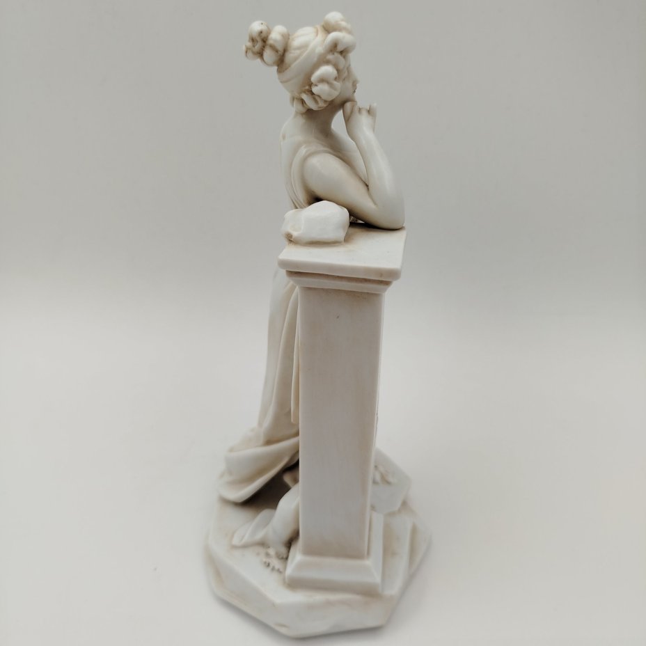 Статуэтка "Античная девушка у колонны", Volkstedt Porcelain porcelain factory - Richard Eckert & Co, фарфор, Германия, 1894-1918 гг.