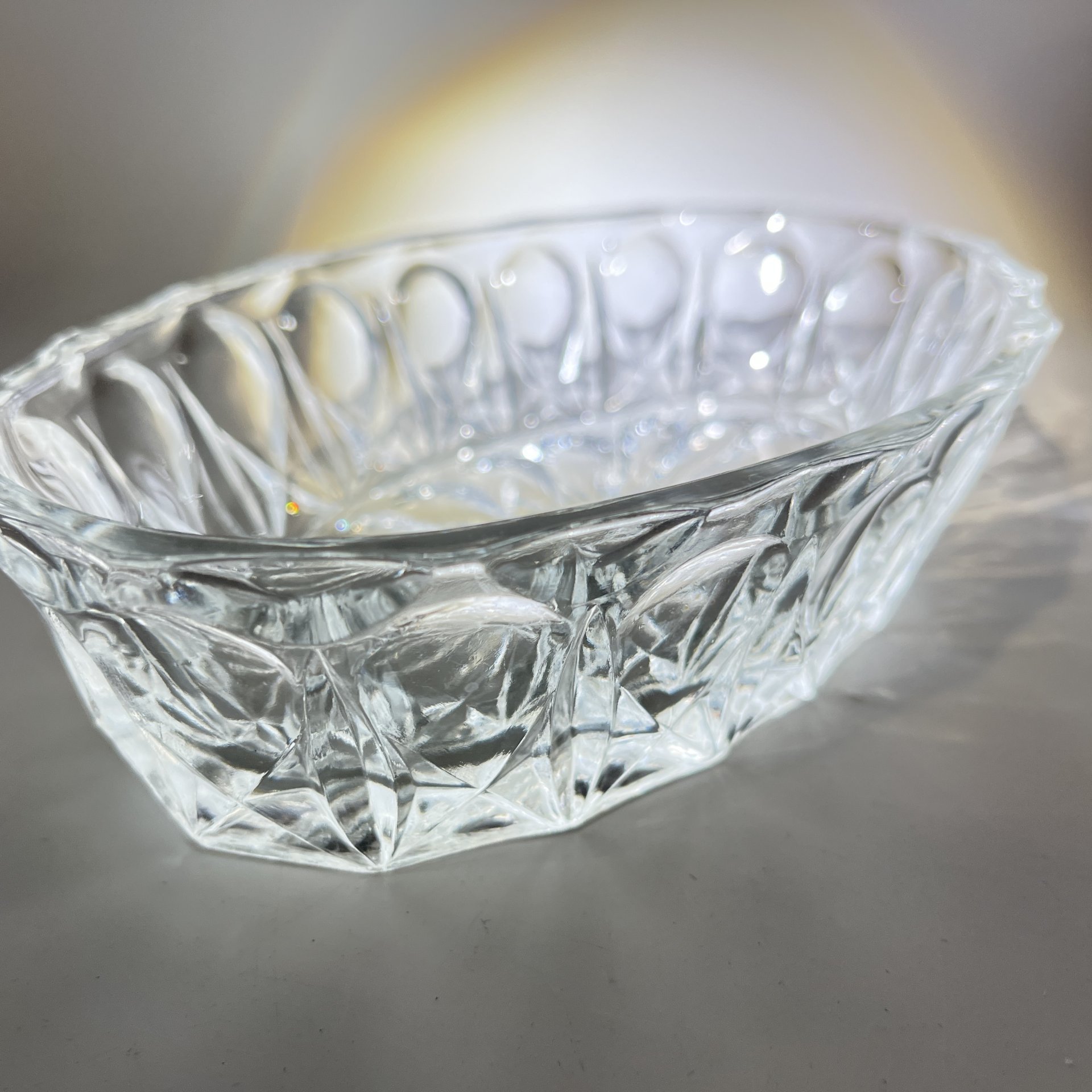 Салатник овальной формы с геометрическим декором, стекло, СССР, 1960-1990 гг.